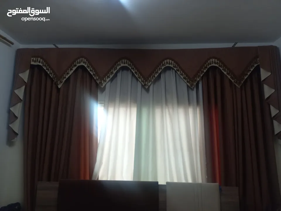 تخت مجوز مع البرادي 50 دينار وقابل للتفاوض سبب البيع السفر