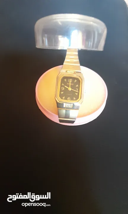 ساعة سويسري ستاتي ماركة عالمية Rado مطلية ذهب عيار  22k gold plate ومثبت عليها خلال الفيديو