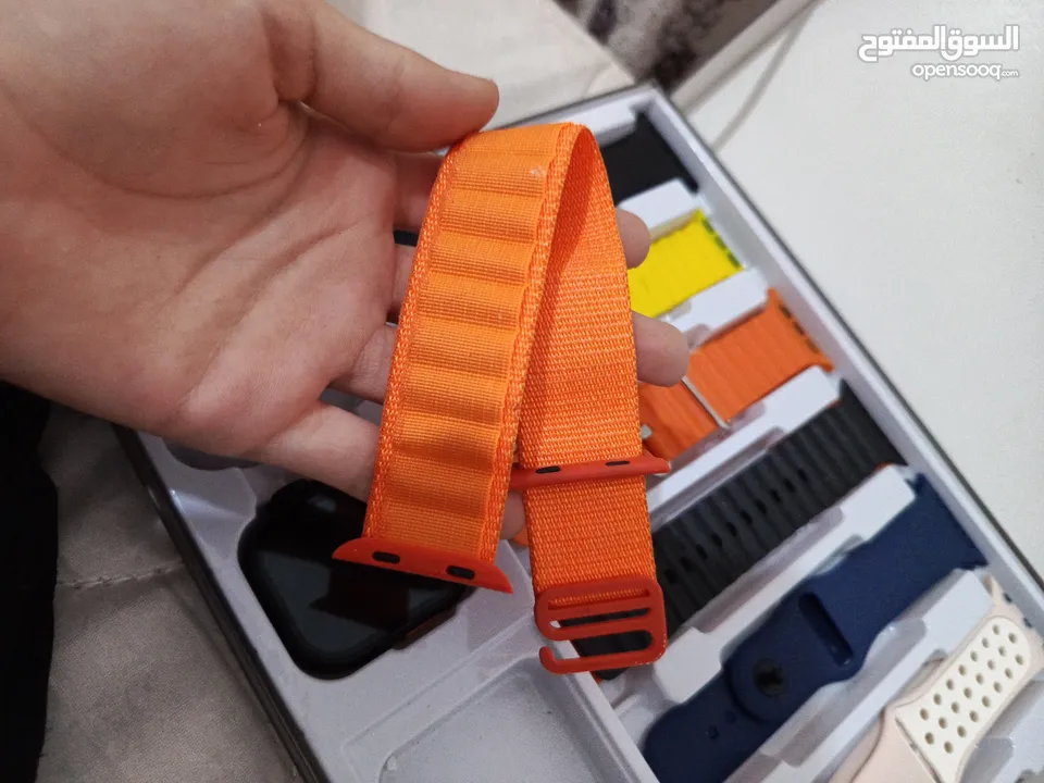 ساعه smart watch (c60 Ultra 3) مع كرتونتها و شاحنها و كساكتها مشحونه فقط 10 مرات الساعه كأنها جديده