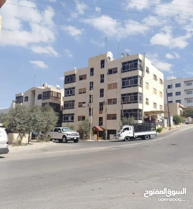سكن مشترك للبنات فقط- شاغر لبنت طالبة او موظفة في غرفة ثنائية حي الجامعة الاردنية