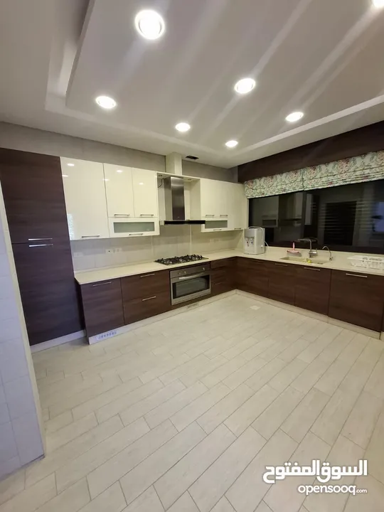 شقة طابقية فاخرة نصف مفروشة - الروابي (عمارة عائلية) Luxury Semi-Furnished Apartment for Rent