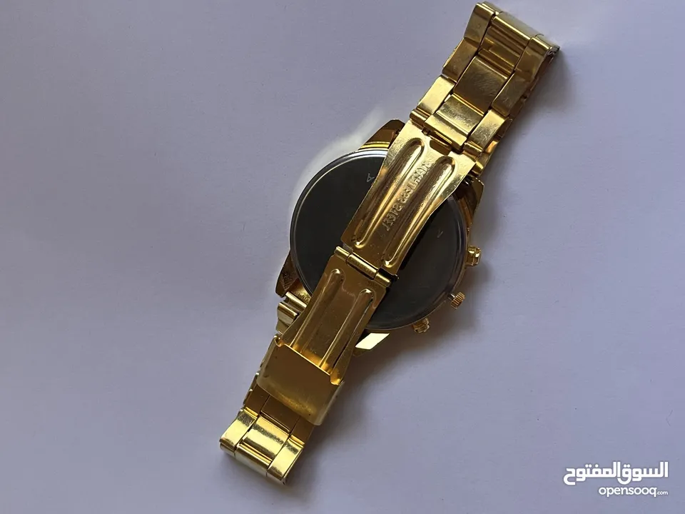 ساعات راقية وبسيطة بالالوان الذهبي والاسود - simple & luxury watchs (gold and black)