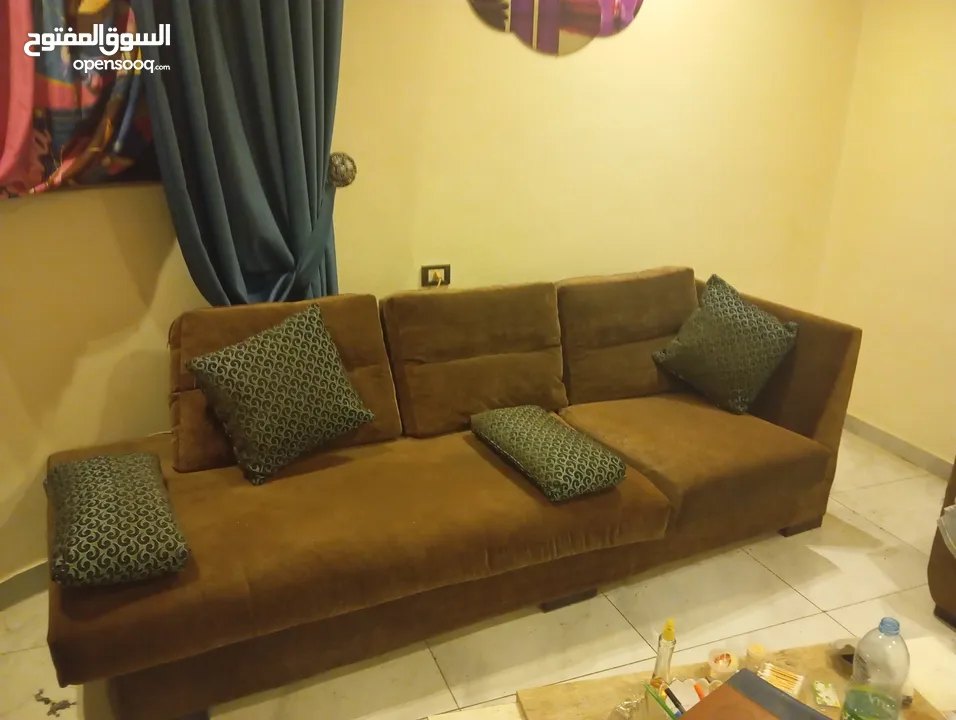 طقمين كنب مستعمل للبيع المستعجل  الأول تفصيل والثاني تجاري