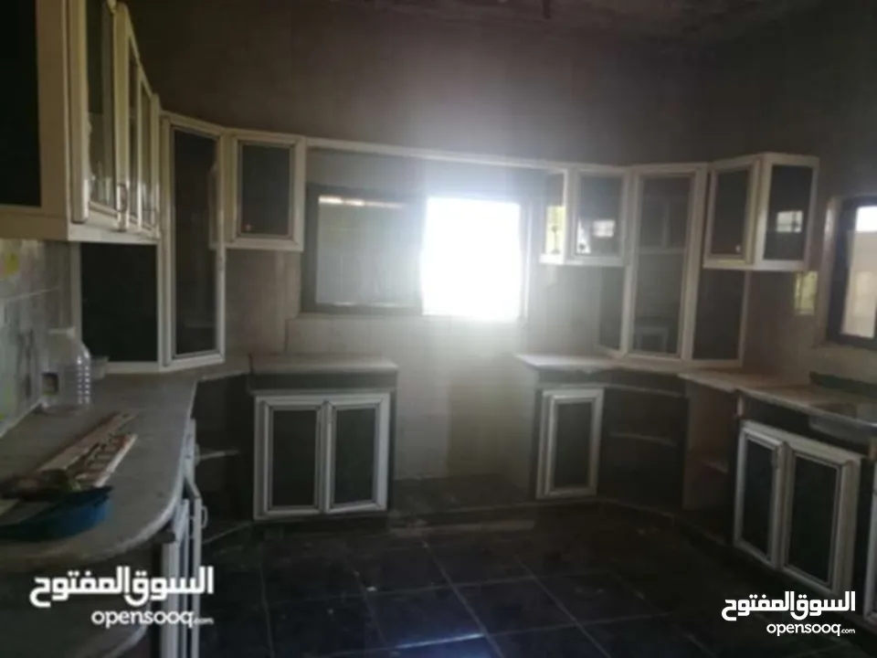 بيت مستقل 156م على قطعة أرض مفروزة (4 حدايد) 710م للبيع في ارحابا/اربد