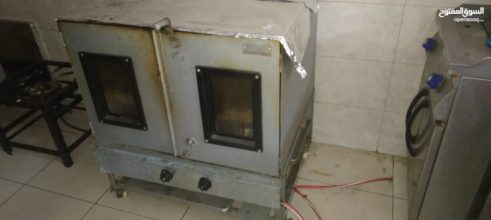 عدة مطعم للبيع