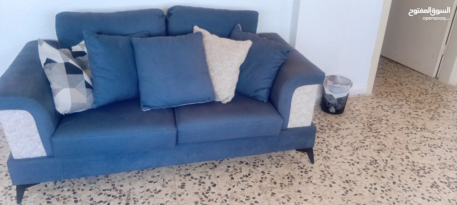 Are you looking for that particular contemporary living room set? Then look no further.