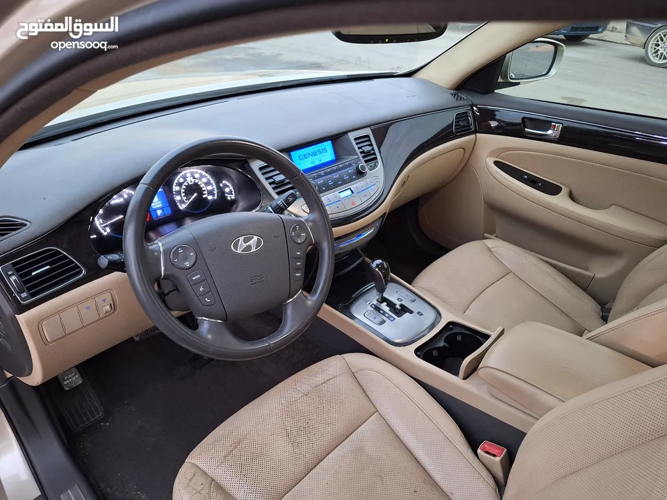 HYUNDAI GENESIS 2011