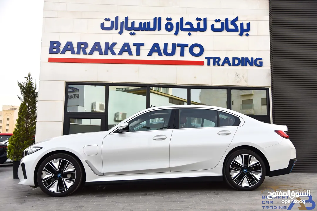 بي ام دبليو الفئة الثالثة i3 eDrive35L كهربائية بالكامل 2023 BMW i3 eDrive35L EV M Power Kit - Mid