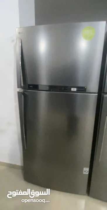 ثلاجة متوسطة الحجم