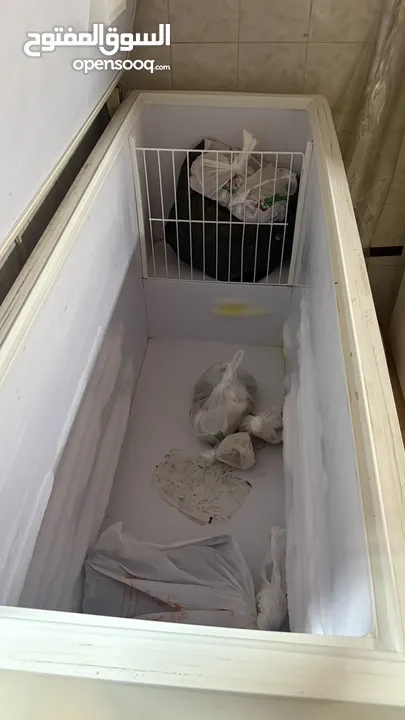 فريزر بحاله جيده جدا للبيع منطقة بوقوه الحجم كبير جدا