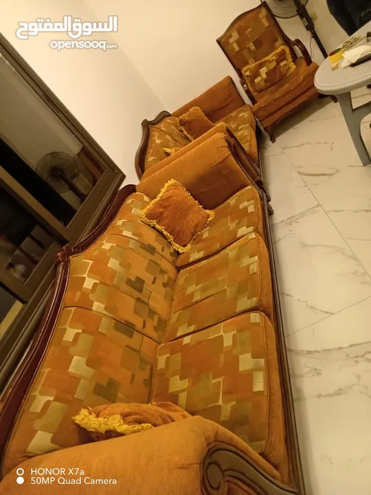 طقم كنب للبيع بحالة جيدة
