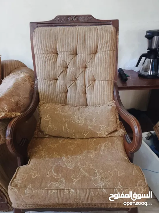 طقم كنبيات مستعمل بحاله جيده للبيع المستعجل
