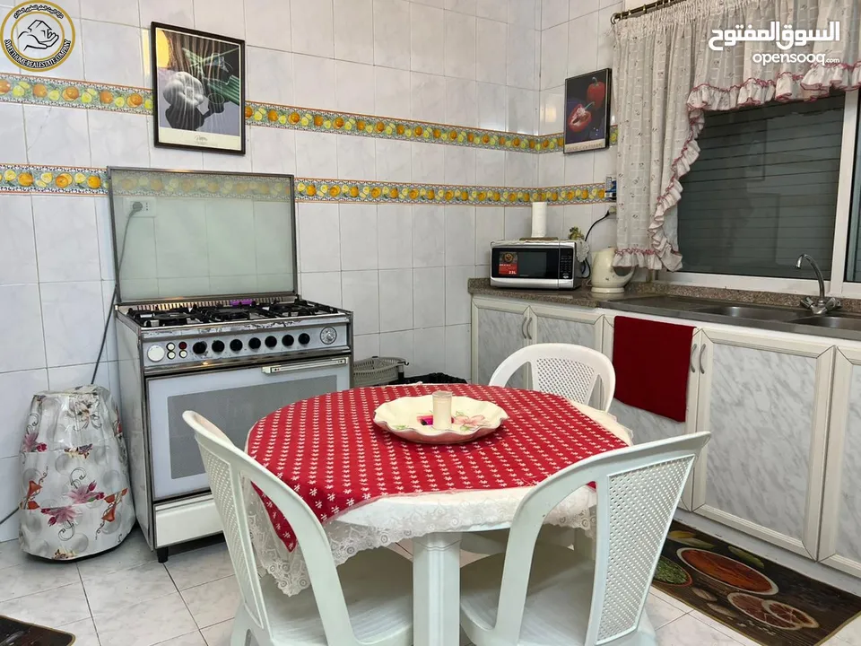 شقة استثمارية مفروشة للبيع في الدوار السابع قرب كوزمو طابق ثاني 121م بسعر مغري