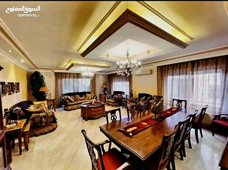 طقم كنب مع الطاولات وغرفه سفره