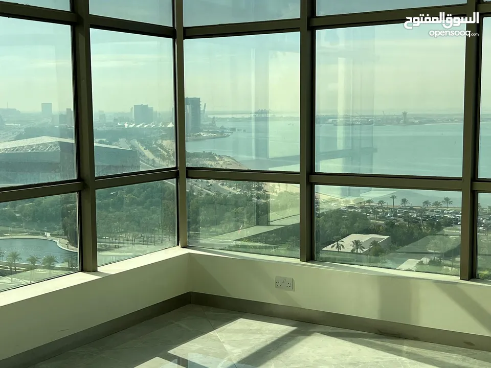 For rent, a luxurious office with a sea view, 240mللإيجار مكتب فخم القبلة اطلالة بحرية 240 م