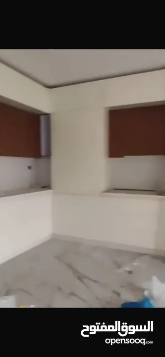 شقه سوبر ديلوكس جديده متوفره للايجار سكنه اولى مناسبه جدا لعائله صغيره او عرسان