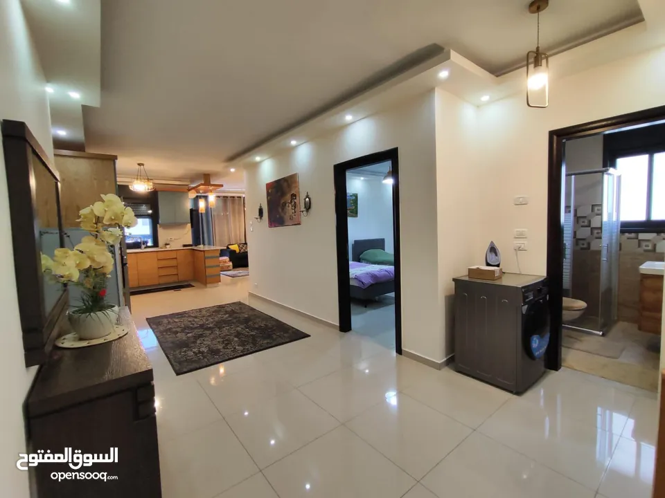 شقه للبيع 3 غرف نوم حمامين برنده مسكره قزاز تبريد بكل الشق  مفروشه مع كل الادوات الكهربائيه