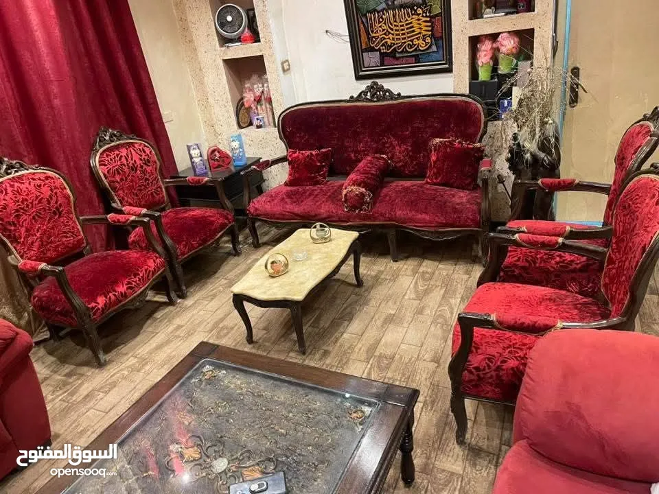 طقمين كنب وطاولة سفرة ومرجيحة