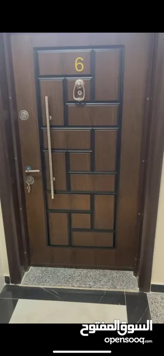 شقة جديدة للبيع ب حي المنصور طابق ثاني 170 متر مطله على شارع ياجوز وشارع الأردن راكب مطبخ ومكيفات