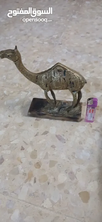 جمل نحاس أثري منحوت عليه النحت الاشوري للبيع اقرأ الاعلان