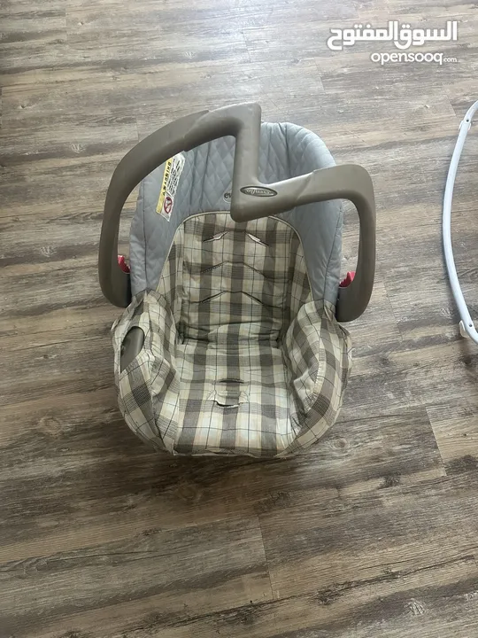 ‏كوت بيبي وكرسي
