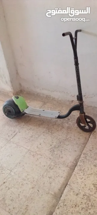 العاب اطفال  سكوترات الحجم الكبير وعربايتين اطفال نظاف وشغالات