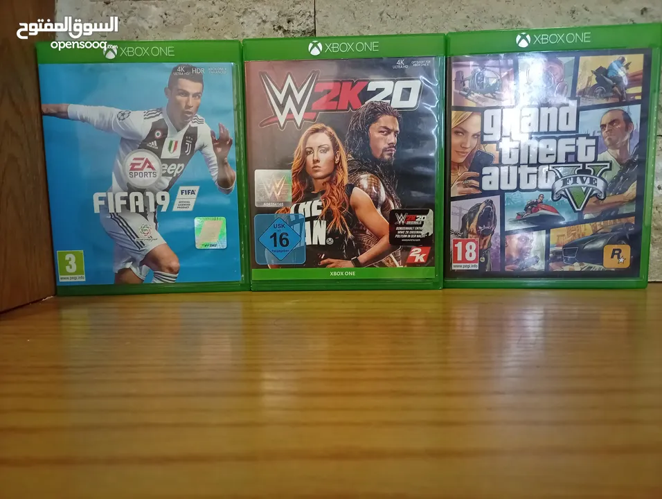 Xbox one s مع سيديات وكفر لليد