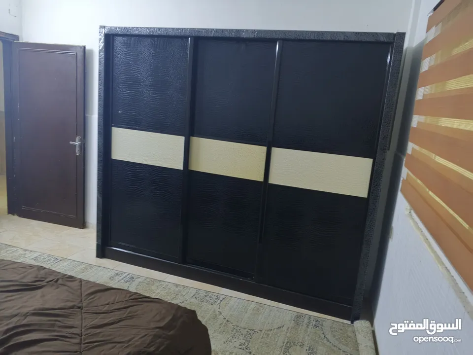 شقه مفروشه  طابق ارضي  بالزرقاء جبل طارق   قريبة من الخدمات