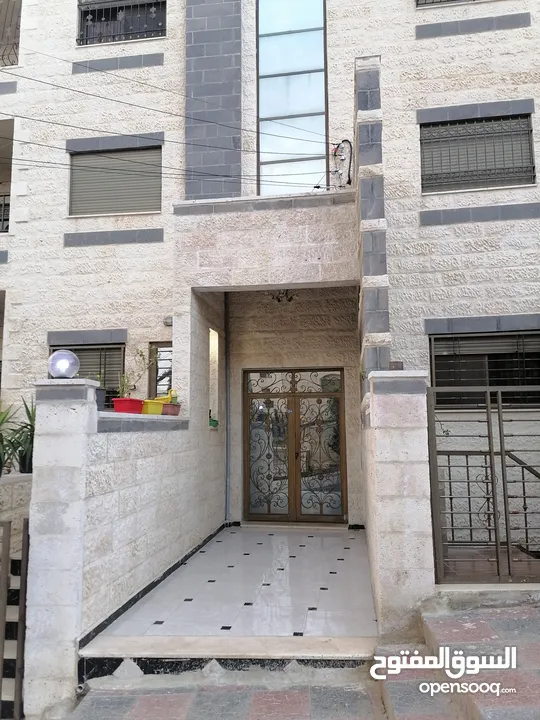 شقة مطلة جداً، في موقع مميز، قرب مسجد الحسين بن طلال، أبو عليا، طبربور.