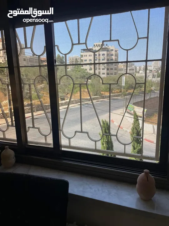 للإيجار من المالك مباشرة – طابق أول في رام الله / الشرفة