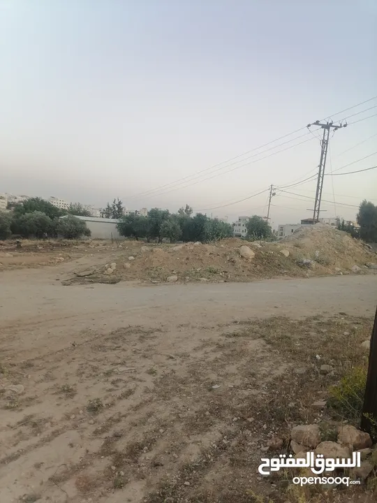 عده قطع قرب شارع المطار اليادوده