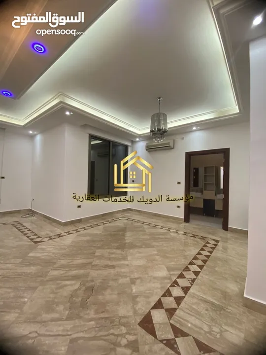 شقة دوبلكس أول مع روف مع ترس بإطلالــــه رائعة