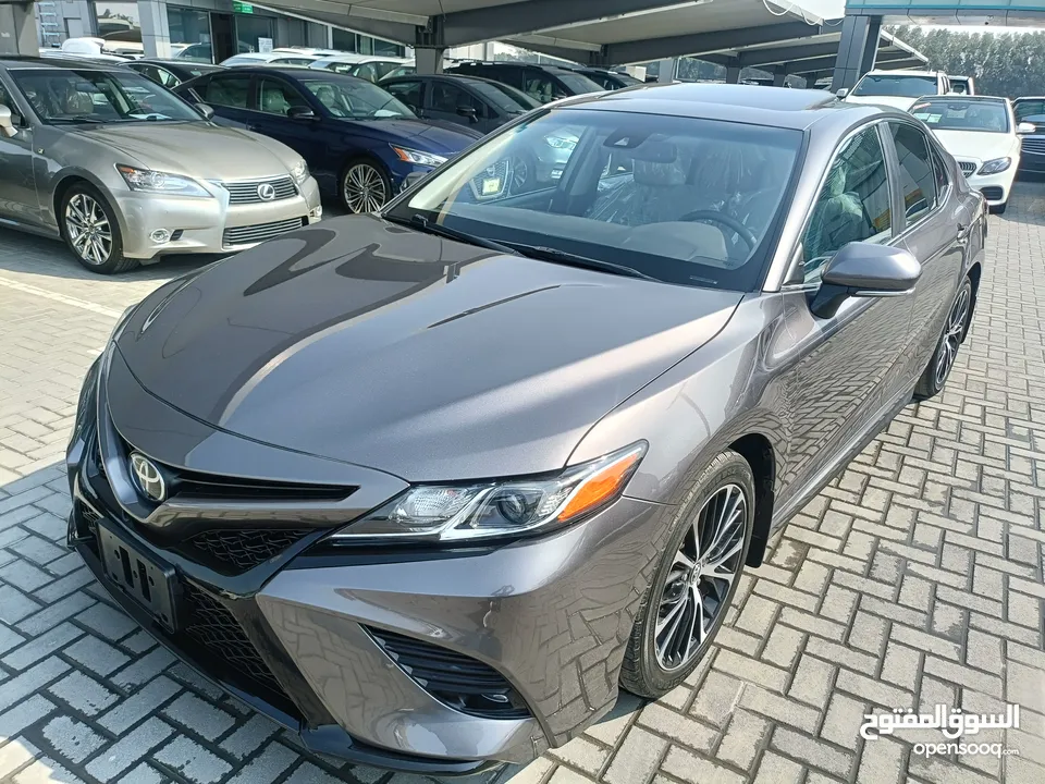 2020 Toyota camry se full option grey. import From USA..