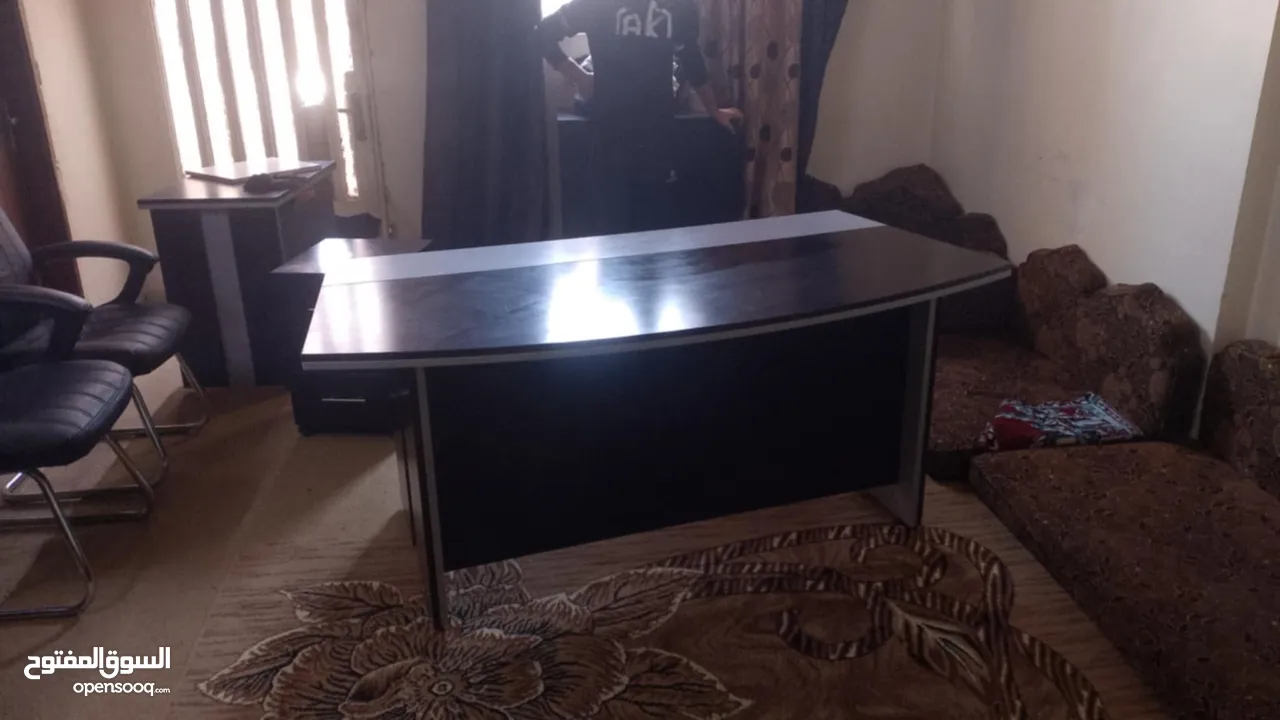 مكتب جديد خشب اصلي وكراسي جديدة للبيع بسعر مغري