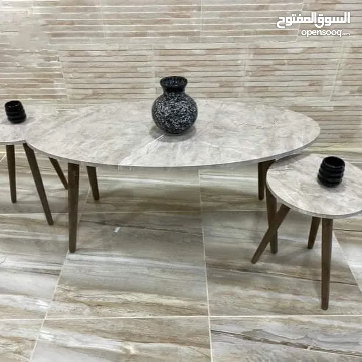 طاولات وسط وسيرفس متوفره  بعدة أشكال متنوعه منها مدور ومستطيل ومربع واحجام مختلفه وعده قياسات