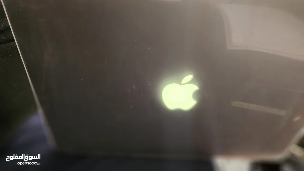 MacBook Pro 2015 Retina بحالة  ممتازة للبيع بسعر ممتاز