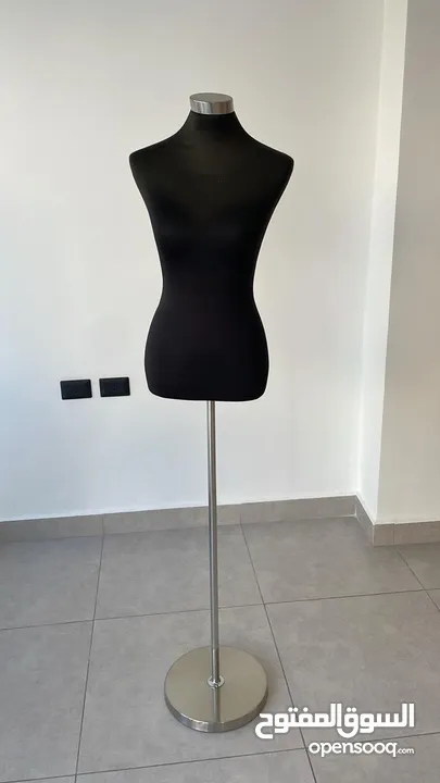ديكور محل فساتين للبيع