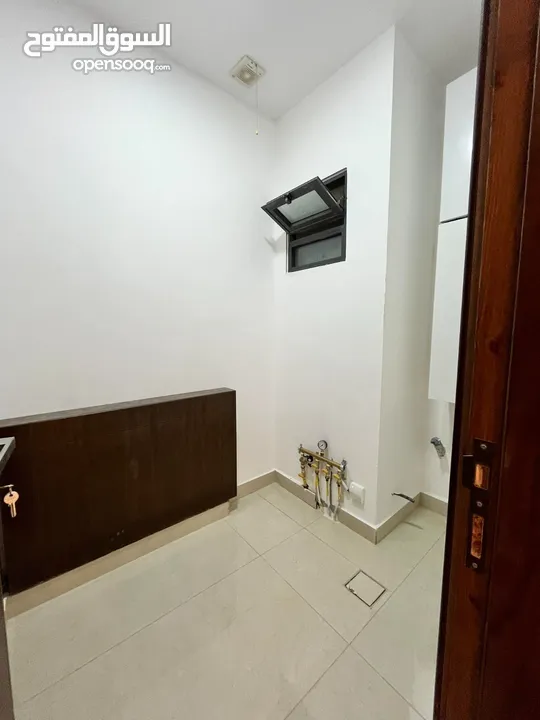 ارضية مع ترس و فير بليس بتشطيب مميز في طريق المطار الحويطي خلف المدارس العالمية