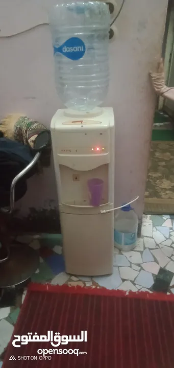 مبردة مياه كولدير 2 حنفيه وارد السعودية ساقع وساخن. وبه بثلاجه ميني بار لحفظ الوجابات والشك