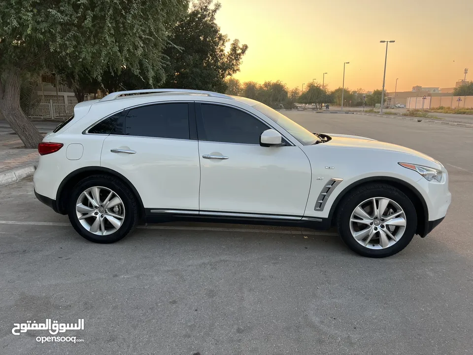 إنفينيتي QX70