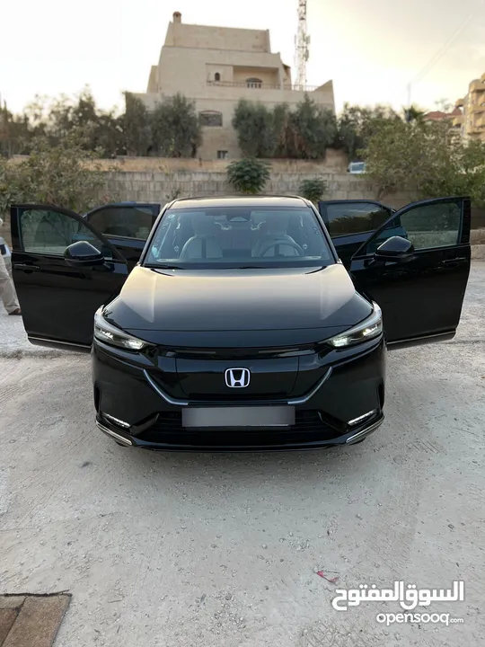 Honda E:NS1 E4 electric 2023  هوندا e:ns1 فئة E4 فل اضافات، اسود ميتاليك، داخليه لون ابيض فخمة