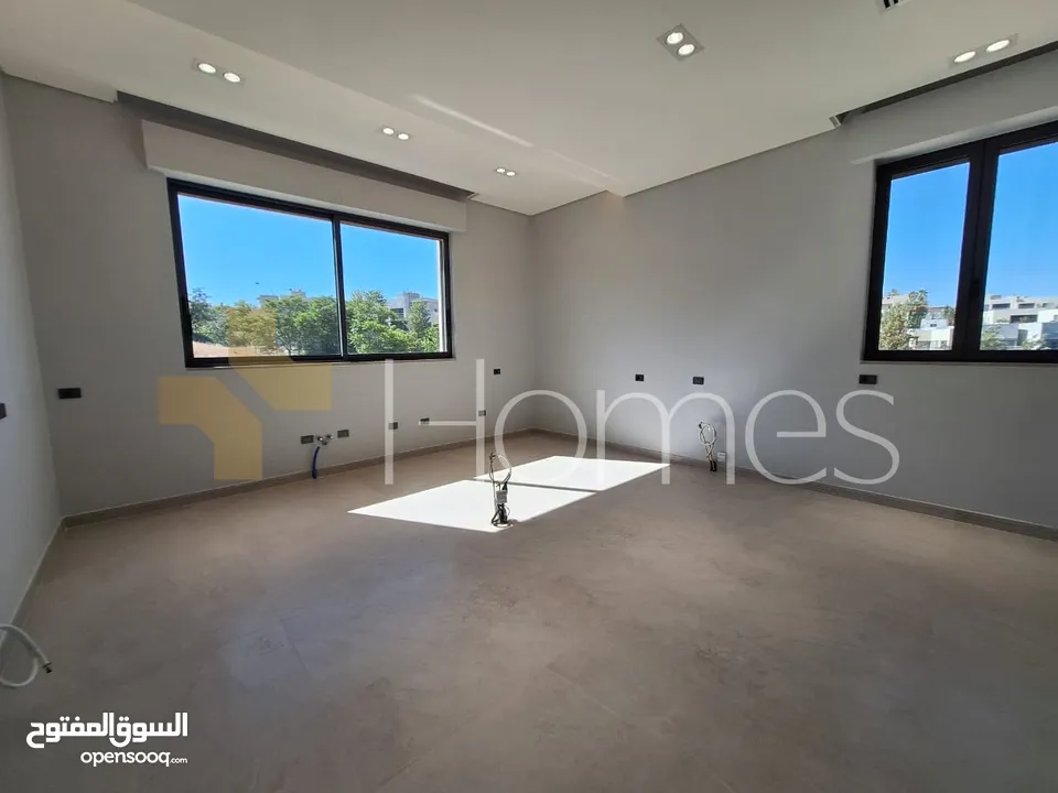 فيلا مع مسبح للبيع في عبدون بمساحة بناء 715م