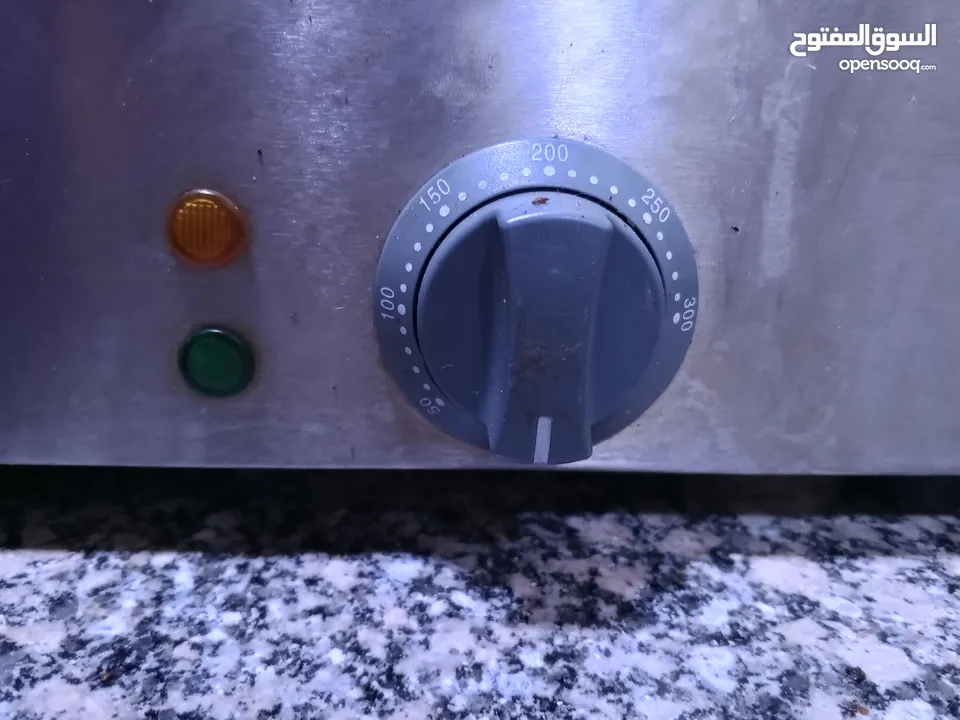 عدة وافل وكريب و ماكينة بوظة على الصاج وثلاجة ومطبخ لاتيه وفلتر ونثريات