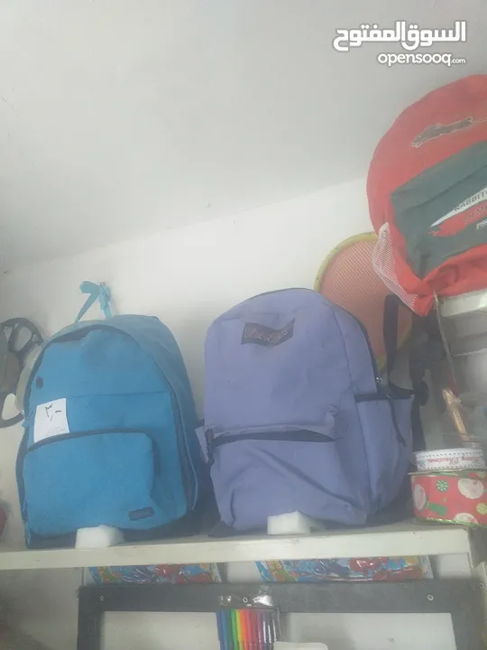 حقائب مدرسية مشكلة للبيع بسعر مغري