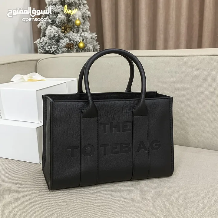 الأناقة كلها.. تنحمل على كتفك! شنطة Tote جلد فخم، حجم وسط مثالي للمشاوير مزودة بحزام طويل