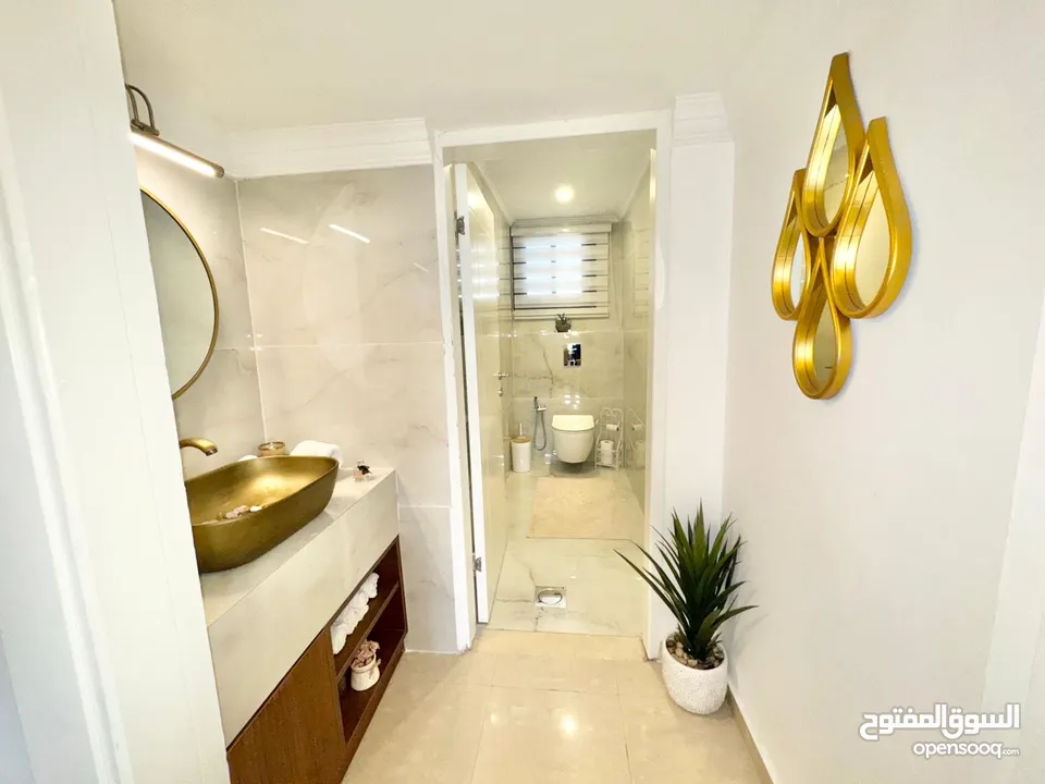 روف مفروش حديثا مساحة 400 م طابق 6 تشطيب سوبر ديلوكس حديثا للبيع الطيرة دوار نبيل عمرو دون وسطاء