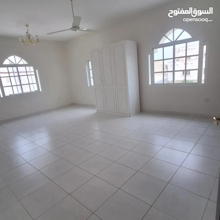 4 Bedrooms Villa for Rent in Madinat Sultan Qaboos REF:835R
