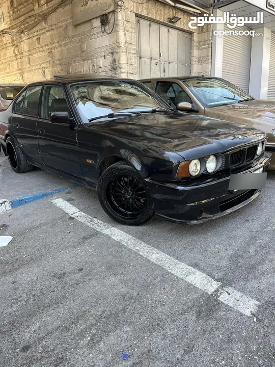 E34 BMW   اسود 6 سلندر