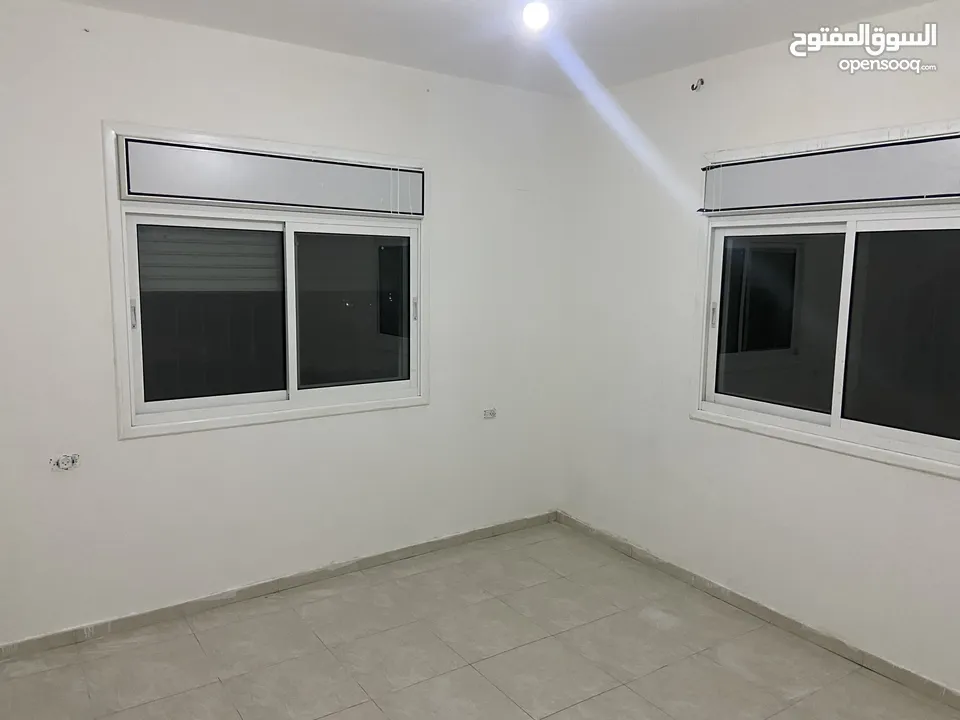 شقة للاجار عند مدخل الدفاع المدني بالقرب من سوبرماركت ابو غربية