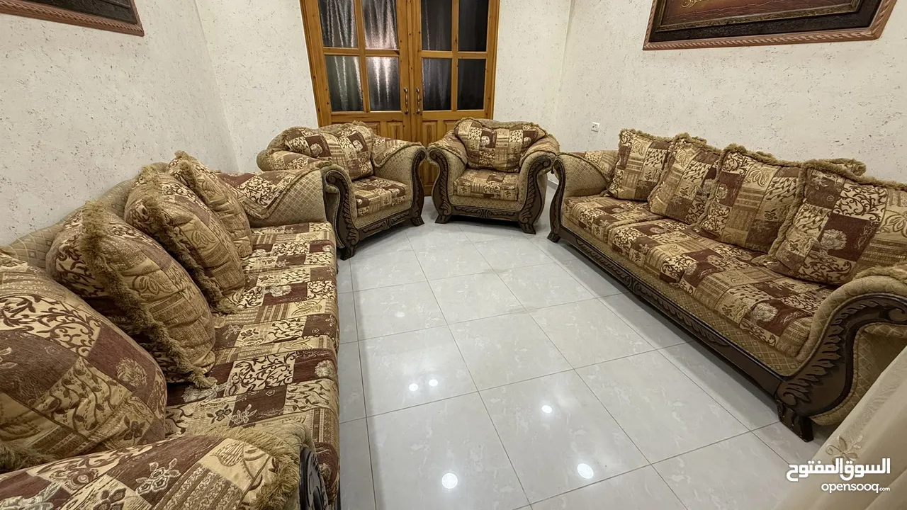 طقم كنبايات 8 مقاعد مستعمل بحالة جيدة جدا
